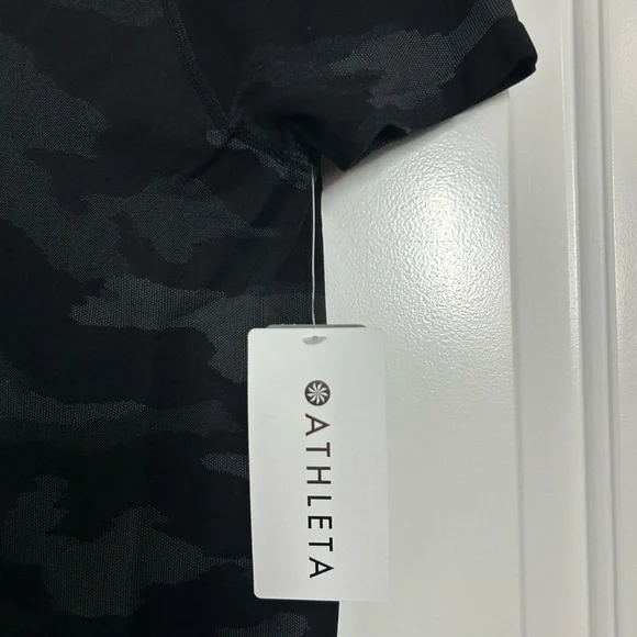 Athleta Momentum Camo Black Seamless T Shirt size small atheisure athletic NWT - Picture 7 of 13